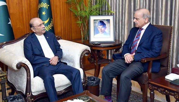 صدر آصف زرداری اور وزیرِ اعظم شہباز شریف کی ملاقات، معاشی اور سیاسی صورتحال پر غور کا امکان